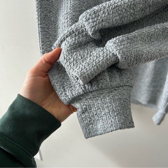 New Balance Cozy Mock Neck Sweater Long Sleeve Tee Athletic Wear Grey Size Small - Picture 5 of 6